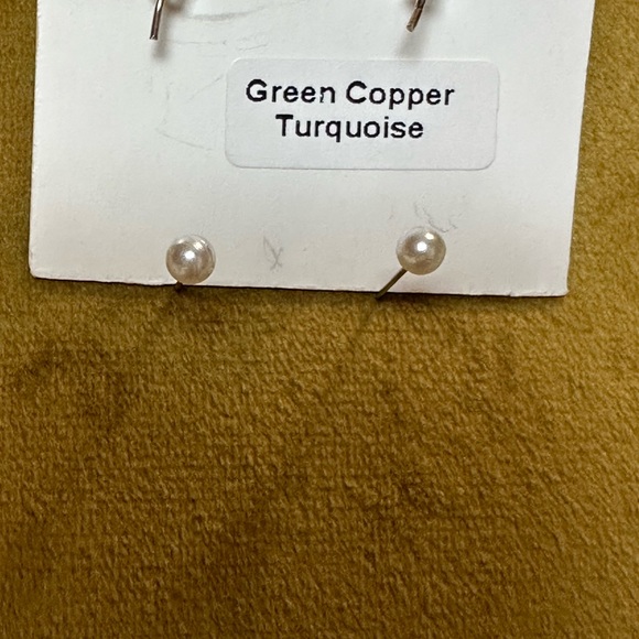 Ladies pierced wire back earings - Picture 3 of 3